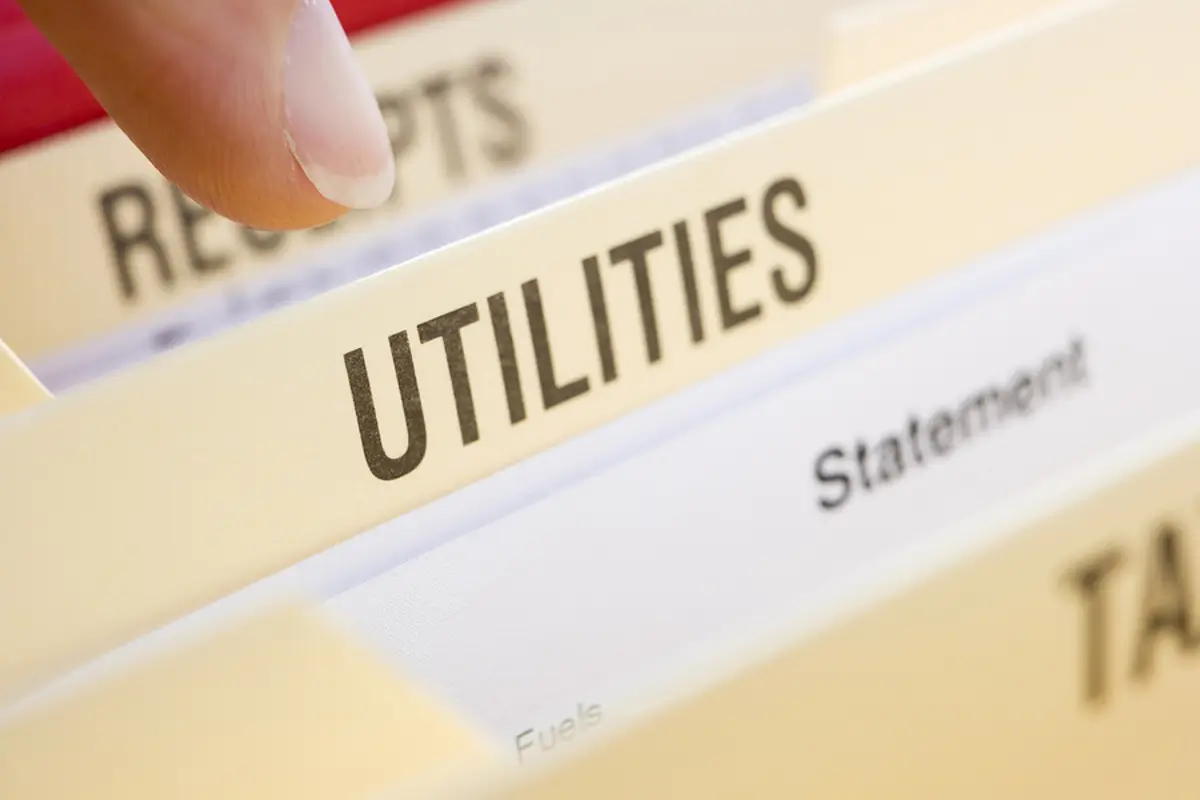 Why Owners Should Keep Utilities On Until Tenant Move-In